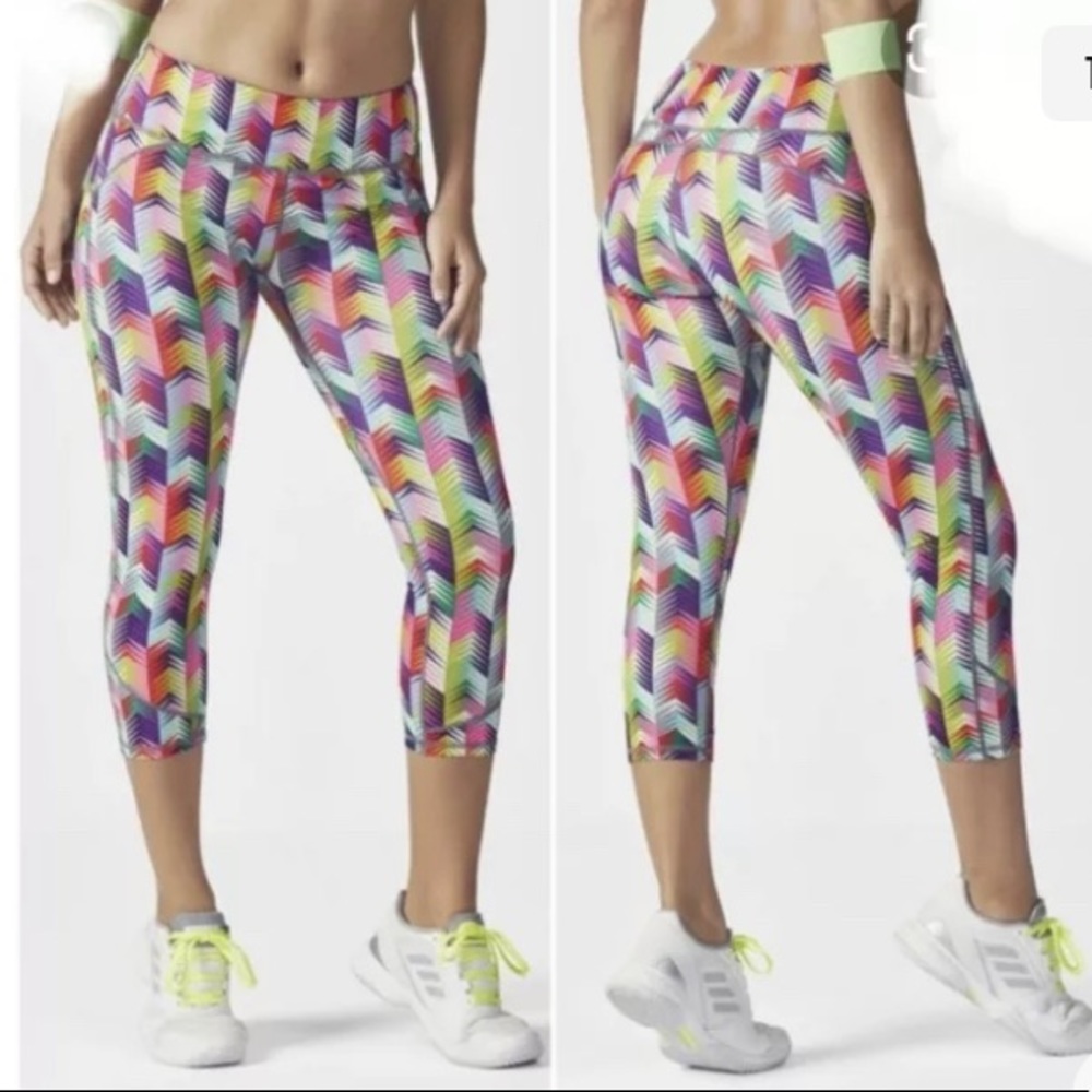 Fabletics Lima Capri M Medium Multi Chevron Legging Pants Crop Tight Fit Colorfu